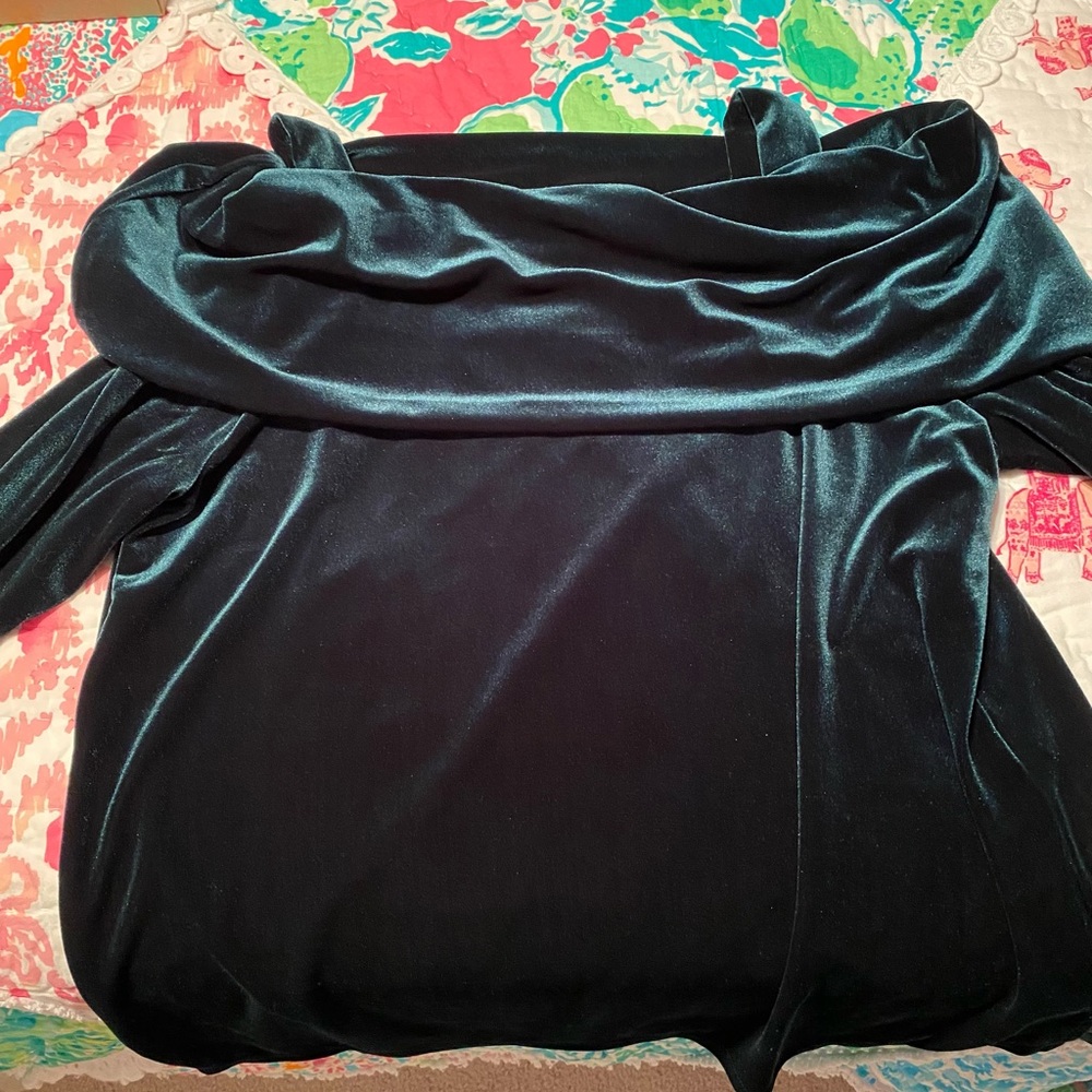 Chico’s Travelers Green Velvet Top Size 2, Large. 3/4 sleeves, unworn, Holiday!